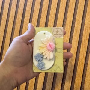 Oval Daisy Scented Wax Sachet by HY Heavenly Yours with aqua fragrance